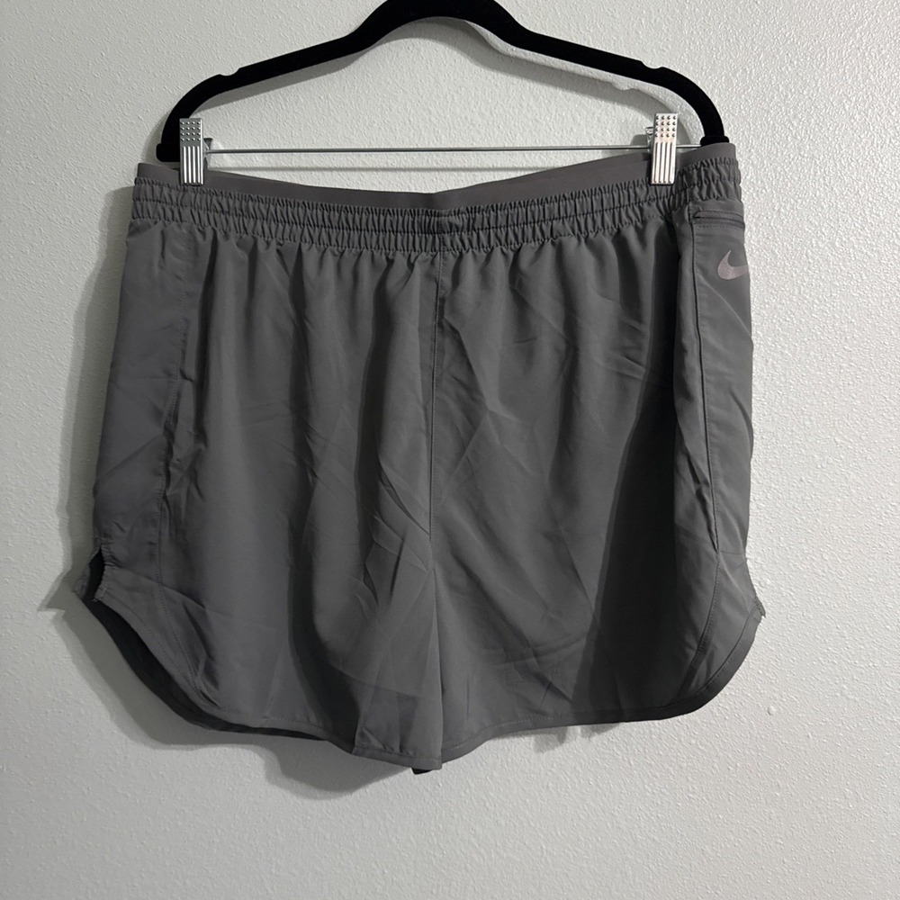 NIKE Women's Tempo Shorts with zipper pocket Gray  Running Shorts XL‎ NWT